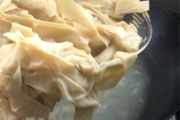 豆腐皮炒瘦肉的做法图解4