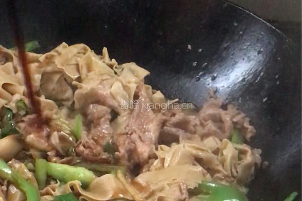 豆腐皮炒瘦肉的做法图解12