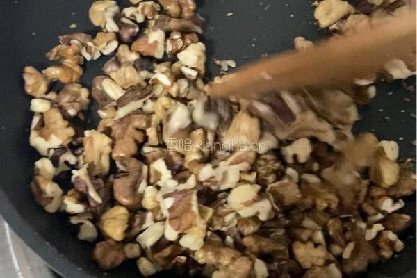 枣泥核桃糕的做法图解1