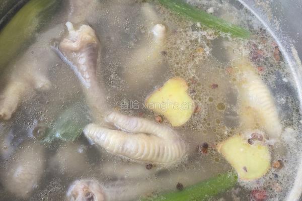 酸辣蒜香无骨鸡爪的做法图解2