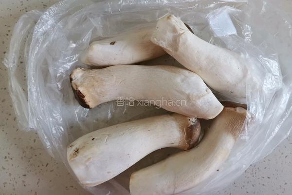 椒盐杏鲍菇的做法图解1