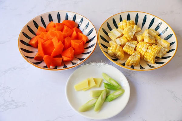 菌菇玉米排骨汤的做法图解5