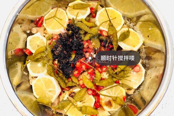 泡椒柠檬无骨鸡爪的做法图解3