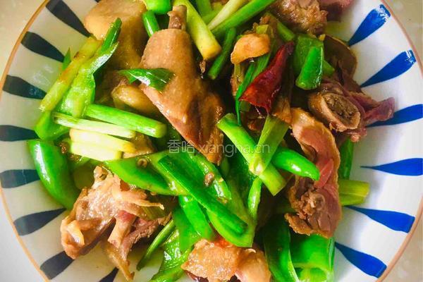 青椒蒜苗炒腊鸭
