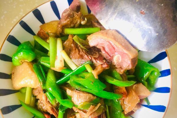 青椒蒜苗炒腊鸭的做法图解9