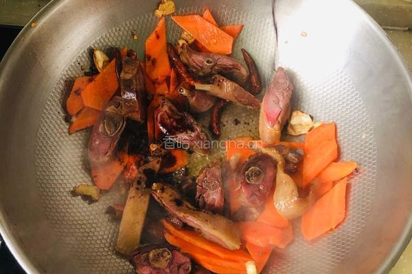 白菜粉条烩腊鸭的做法图解6
