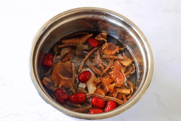茶树菇炖鸡汤的做法图解8