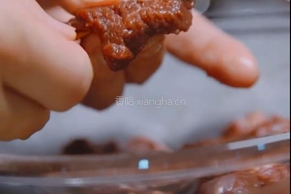 简单易做的牙签牛肉的做法图解4