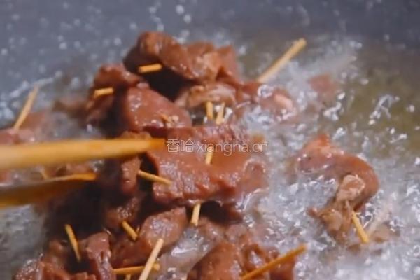 简单易做的牙签牛肉的做法图解7