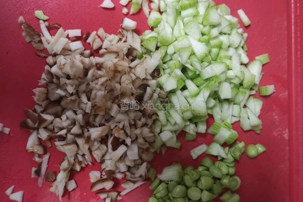 宝宝辅食～火龙果炒饭的做法图解2
