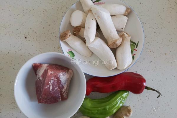 杏鲍菇炒肉片的做法图解1