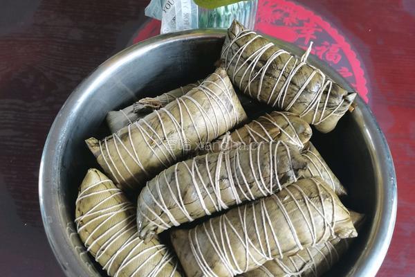 咸蛋黄猪肉粽 新手一看就会的做法图解9