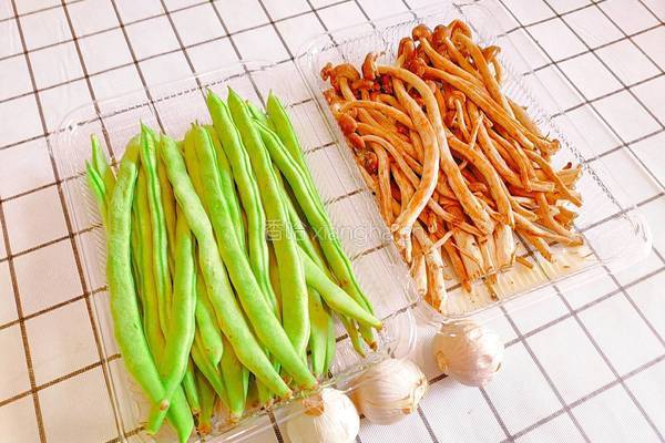 茶树菇炒四季豆的做法图解2