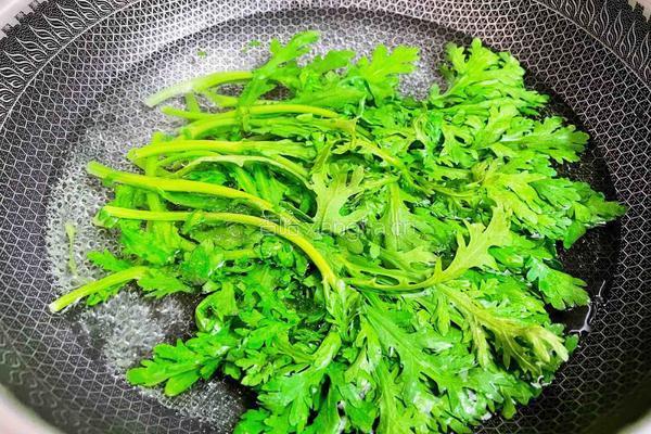 凉拌茼蒿的做法图解5
