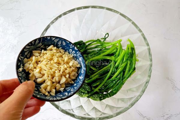 凉拌茼蒿的做法图解7