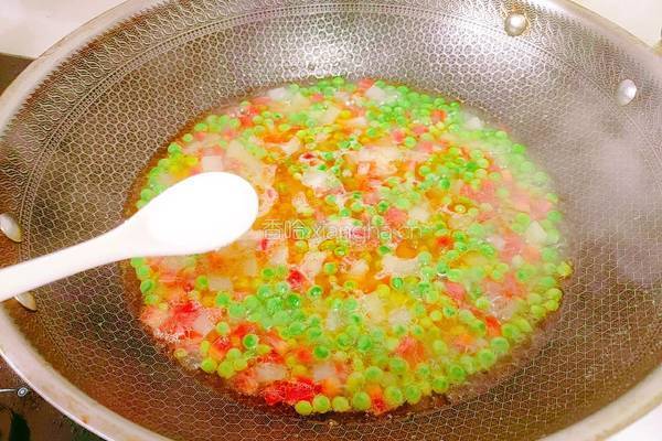 豌豆胡萝卜炒土豆的做法图解12