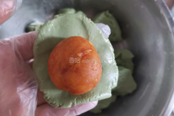 咸蛋黄肉松青团的做法图解9