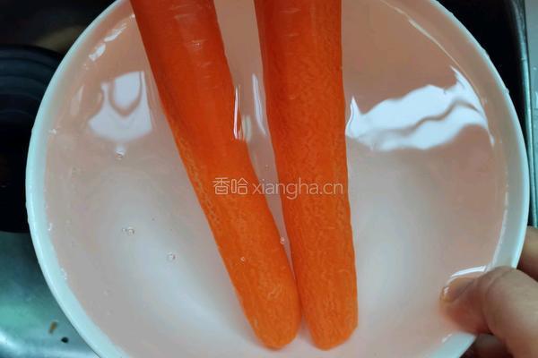 胡萝卜鸡蛋干的做法图解3