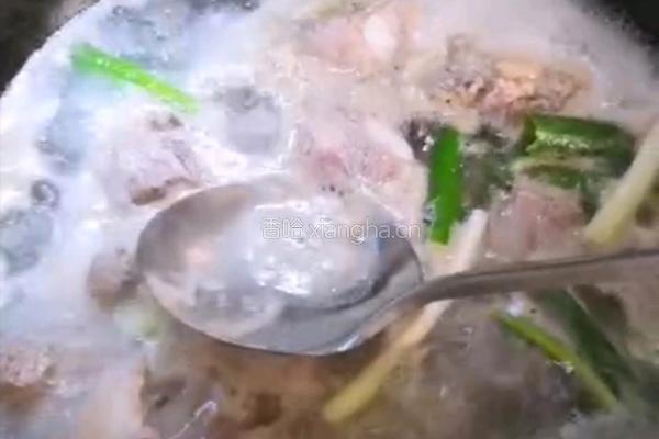 清炖排骨汤的做法图解2