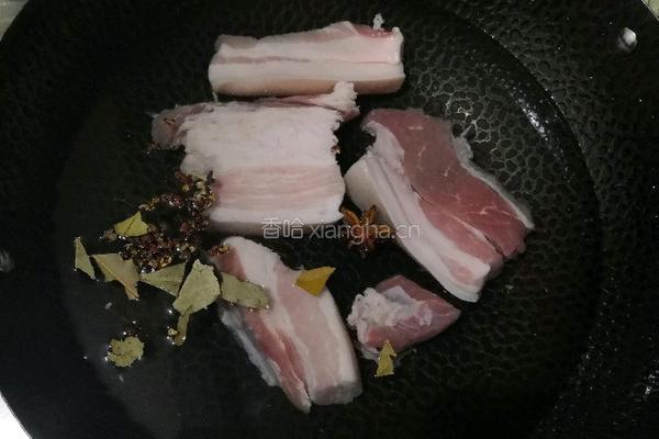 芋头扣肉的做法图解1