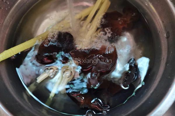 木耳虾皮蛋花汤的做法图解2
