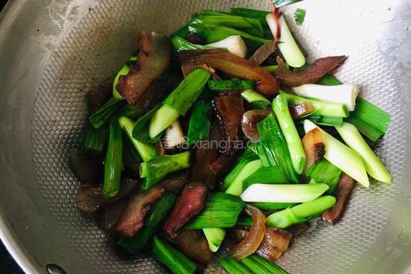 青蒜炒腊猪脸的做法图解5