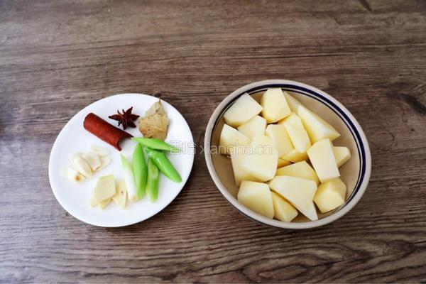 鲍鱼排骨炖土豆的做法图解4