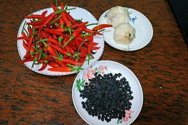 蒜蓉豆豉辣椒酱的做法图解1
