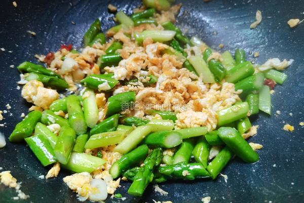 芦笋炒鸡蛋的做法图解15