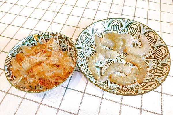 虾仁炒秋葵的做法图解3