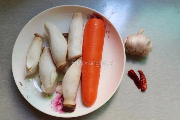 杏鲍菇炒胡萝卜的做法图解1
