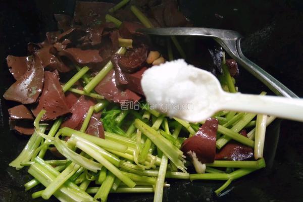 蒜香芹菜猪血的做法图解10