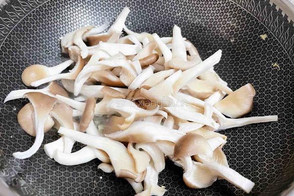 鸡蛋平菇汤的做法图解8
