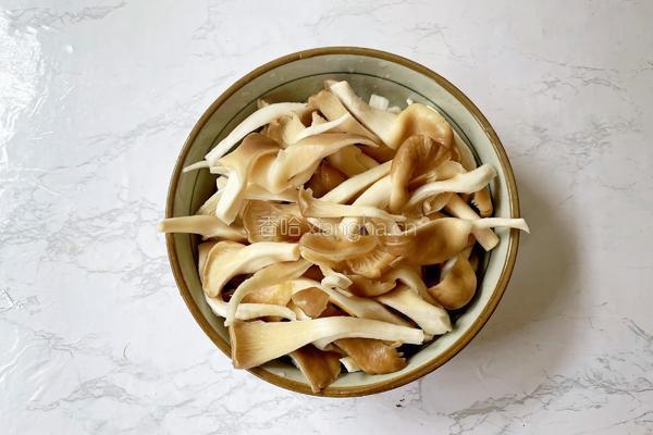 清炒平菇的做法图解2