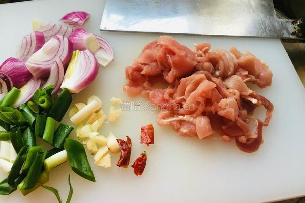 蘑菇炒肉片的做法图解2