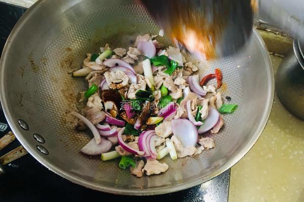 蘑菇炒肉片的做法图解4