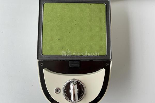 【减脂推荐】软糯拉丝的伪抹茶红豆麻薯华夫饼的做法图解3