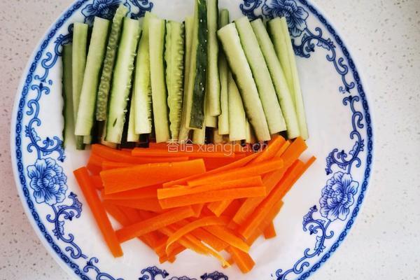 生菜鸡肉卷的做法图解1