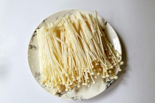 金针菇炒鸡蛋的做法图解2