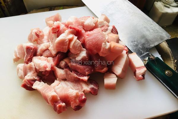 红烧肉烩菜的做法图解1
