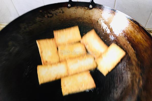 红烧肉烩菜的做法图解3