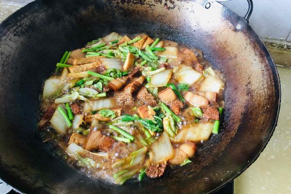 红烧肉烩菜的做法图解12
