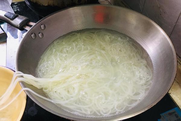 螺蛳粉的做法图解2