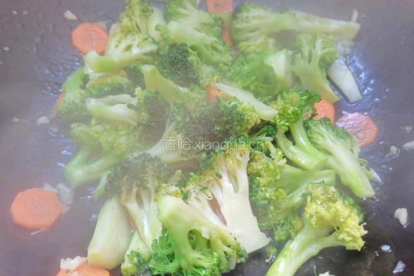 西兰花炒胡萝卜的做法图解15