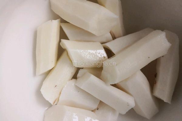 香菇木耳炖鸡的做法图解3