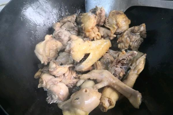 香菇木耳炖鸡的做法图解8