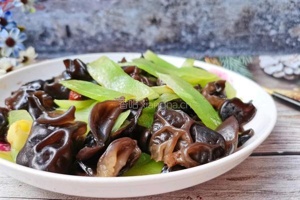 木耳炒莴笋的做法图解19