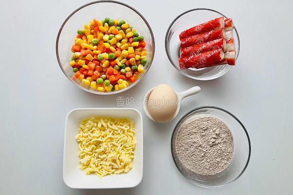 【减脂推荐】爆好吃的蟹肉玉米全麦饼的做法图解1