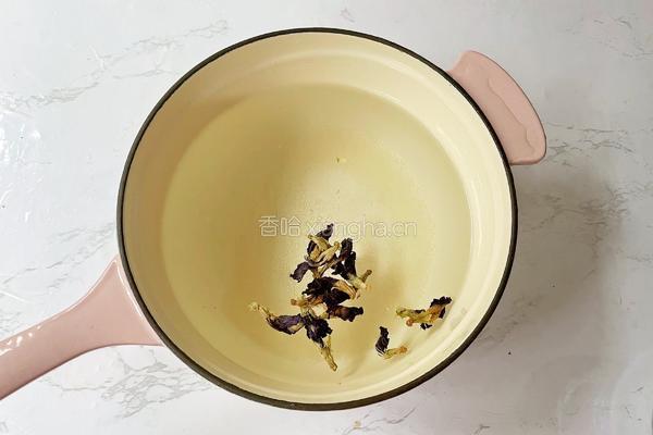 蝶豆花奶冻西米露的做法图解9