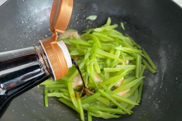 虾仁炒芹菜的做法图解9